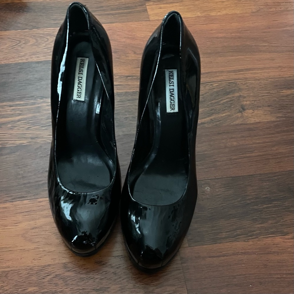 Brand new Kelsi Dagger Slight platform heel